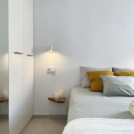 Apartment Charming Sea View Hideaway At Marbella's Marina